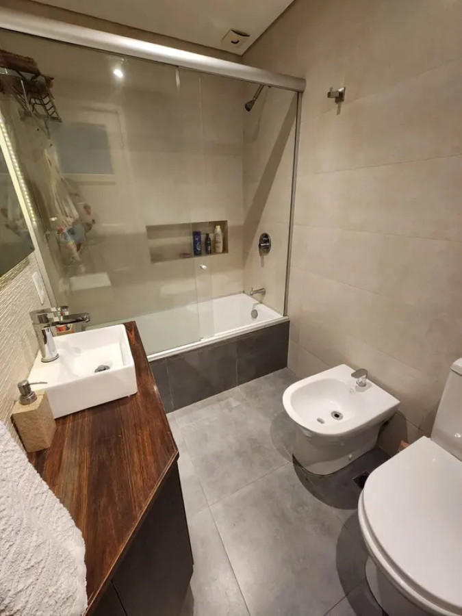 Casa ID.6117 - Venta Casa 4 Dormitorios Malvin con patio y garaje