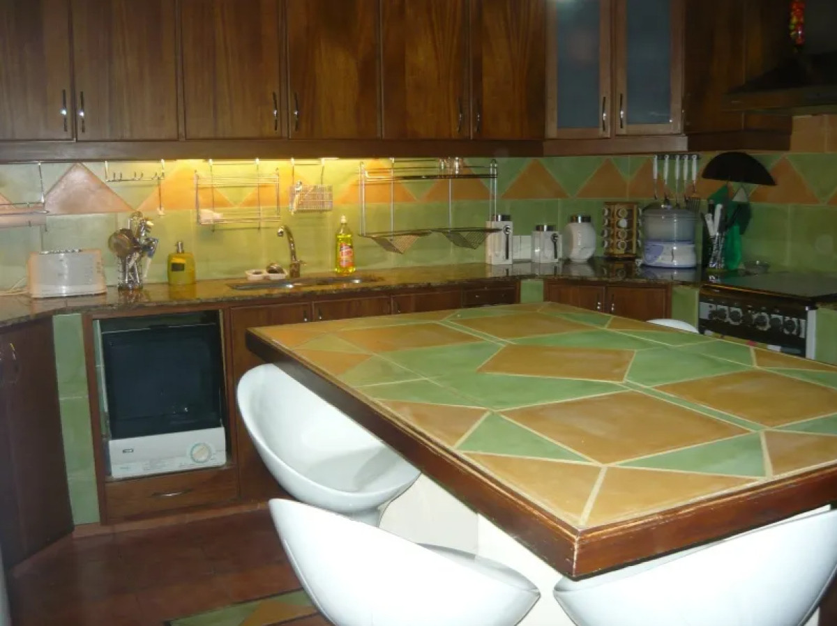 Casa ID.4939 - Venta Casa 4 Dormitorios Cordón con Barbacoa y Azotea