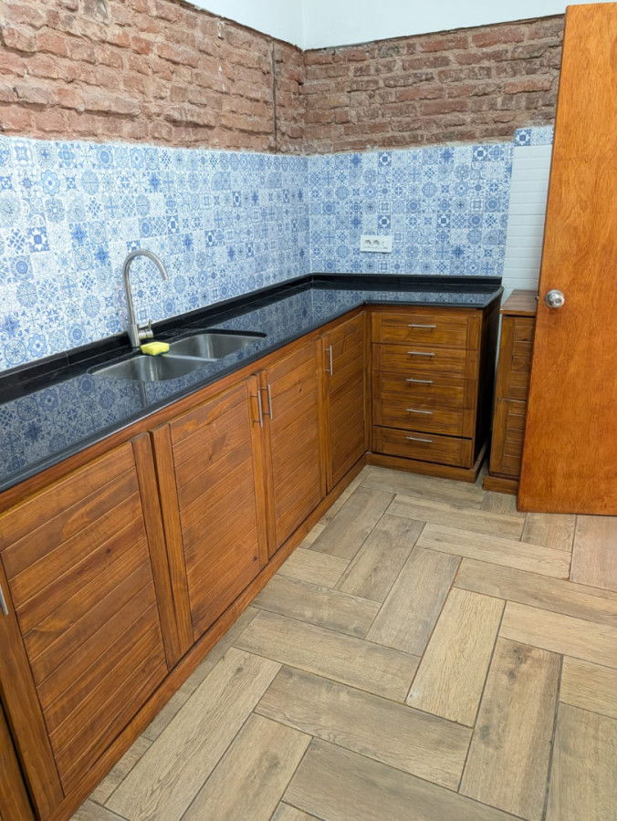 Casa ID.5946 - Alquiler o Venta Casa ideal Empresa La Blanqueada 160m2