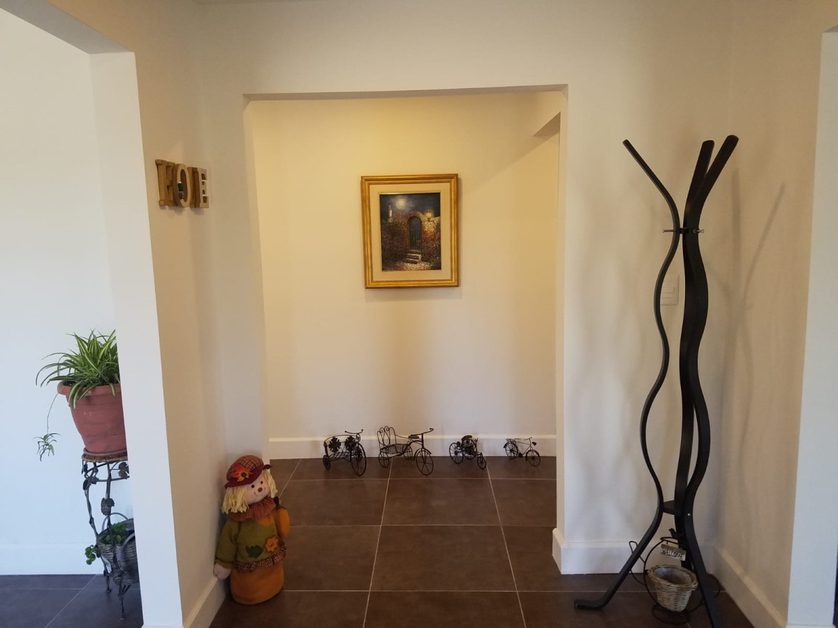 Casa ID.3150 - Venta Casa 8 Dormitorios Barrio Privado Cumbres de Carrasco