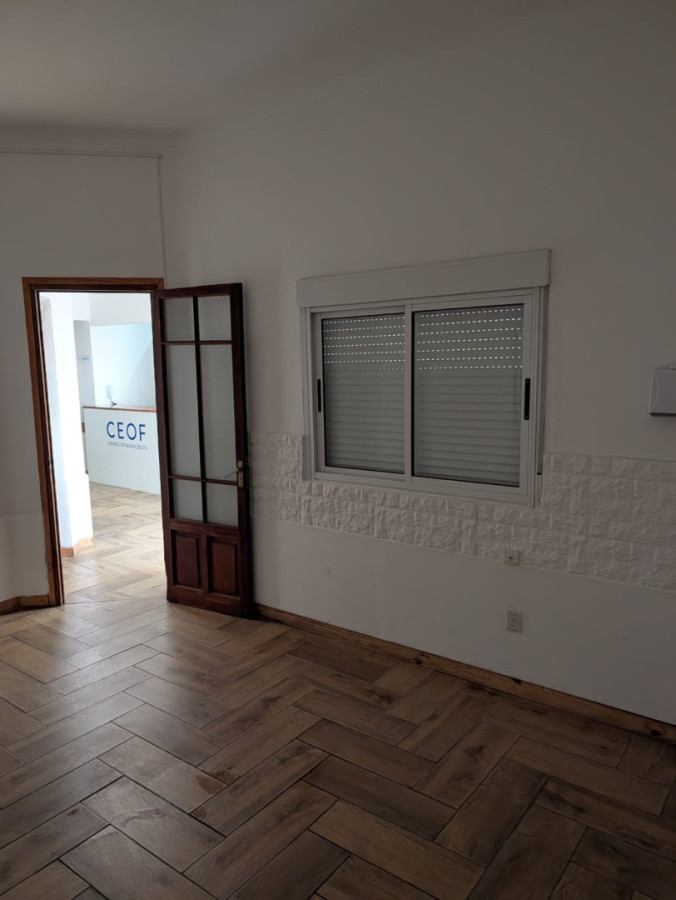 Casa ID.5946 - Alquiler o Venta Casa ideal Empresa La Blanqueada 160m2