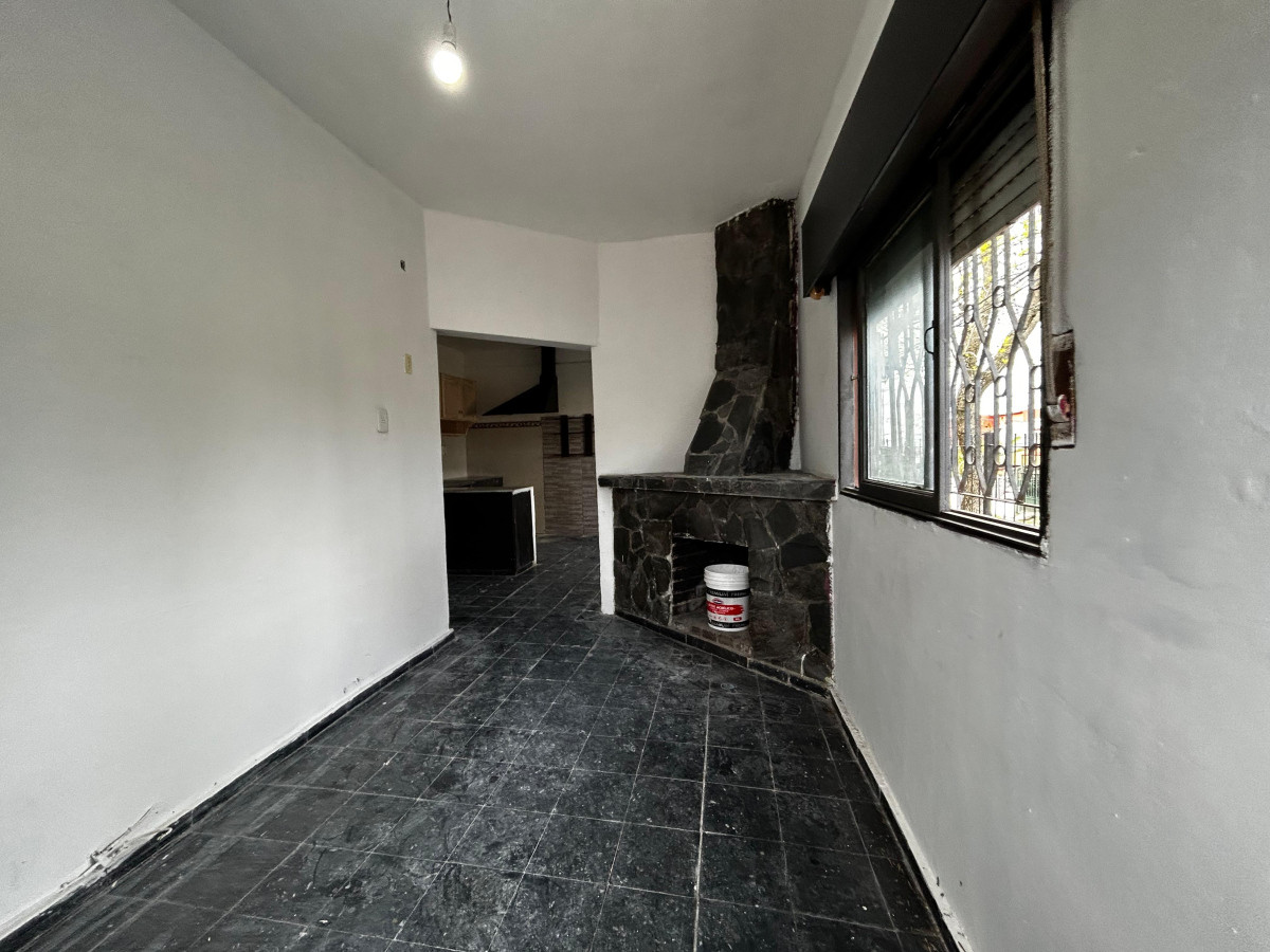 Casa ID.5065 - Alquiler Casa 1 Dormitorio Cerrito con patio y parrillero