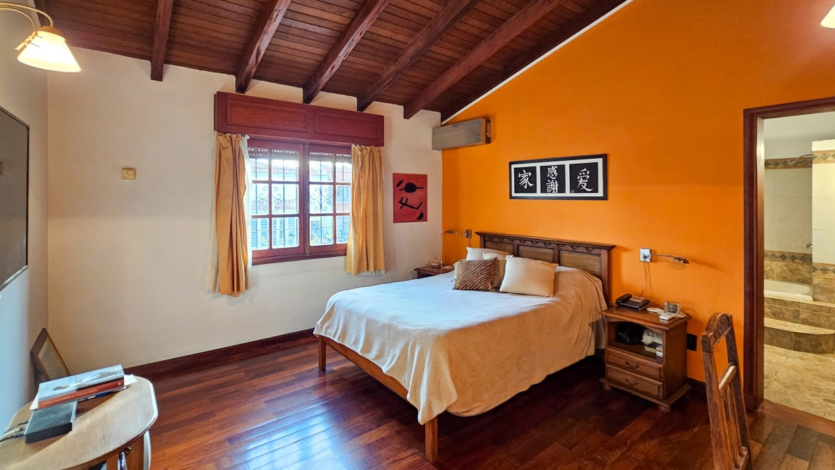 Casa ID.2599 - Venta Casa 4 Dormitorios Patio y Piscina Parque Batlle