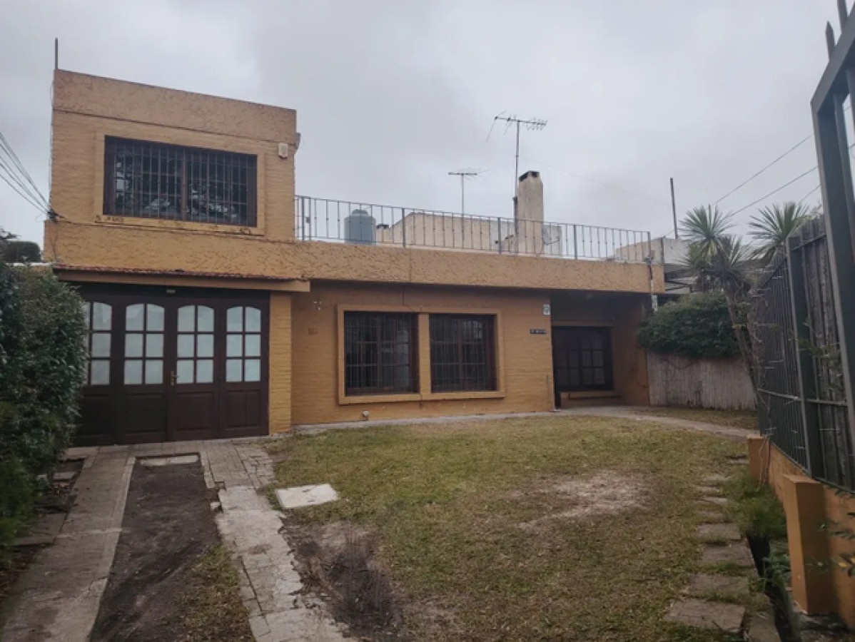 Casa ID.5027 - Venta y Alquiler Casa 3 o 4 Dormitorios Carrasco con Garaje y Patio