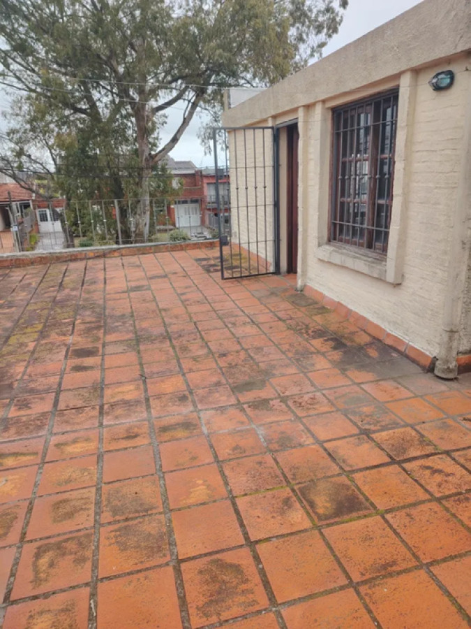Casa ID.5027 - Venta y Alquiler Casa 3 o 4 Dormitorios Carrasco con Garaje y Patio