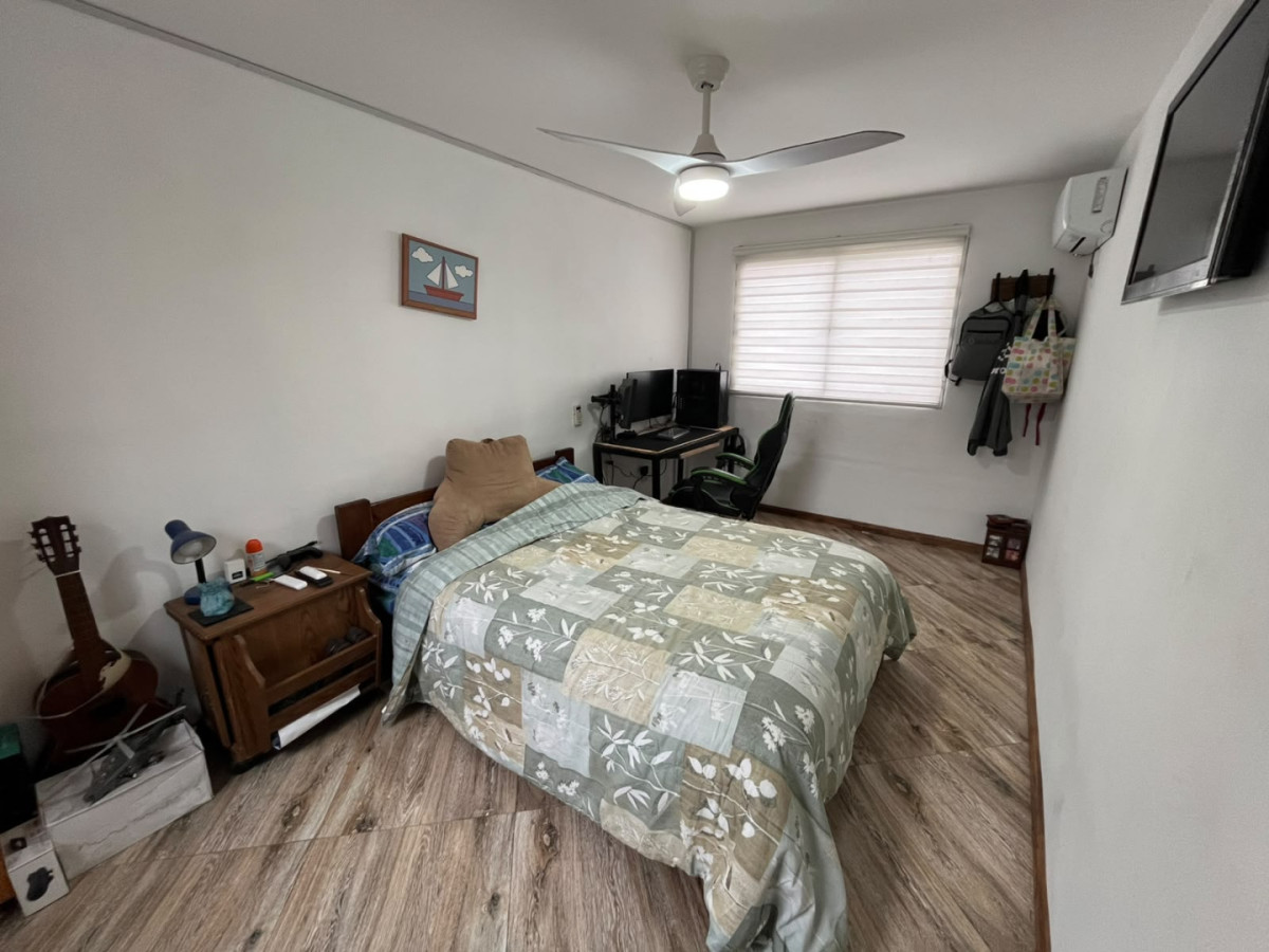 Casa ID.6657 - Venta Casa 4 Dormitorios La Blanqueada con patio y cochera