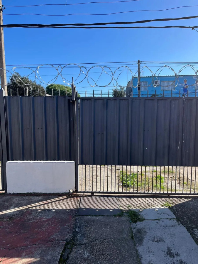 Casa ID.5018 - Venta Casa 2 Dormitorios Villa Española con jardin y cochera