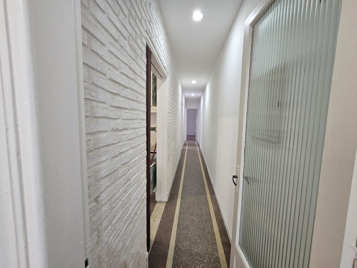 Casa ID.6202 - Venta con Renta Casa 2 Dormitorios Buceo con patio y cochera