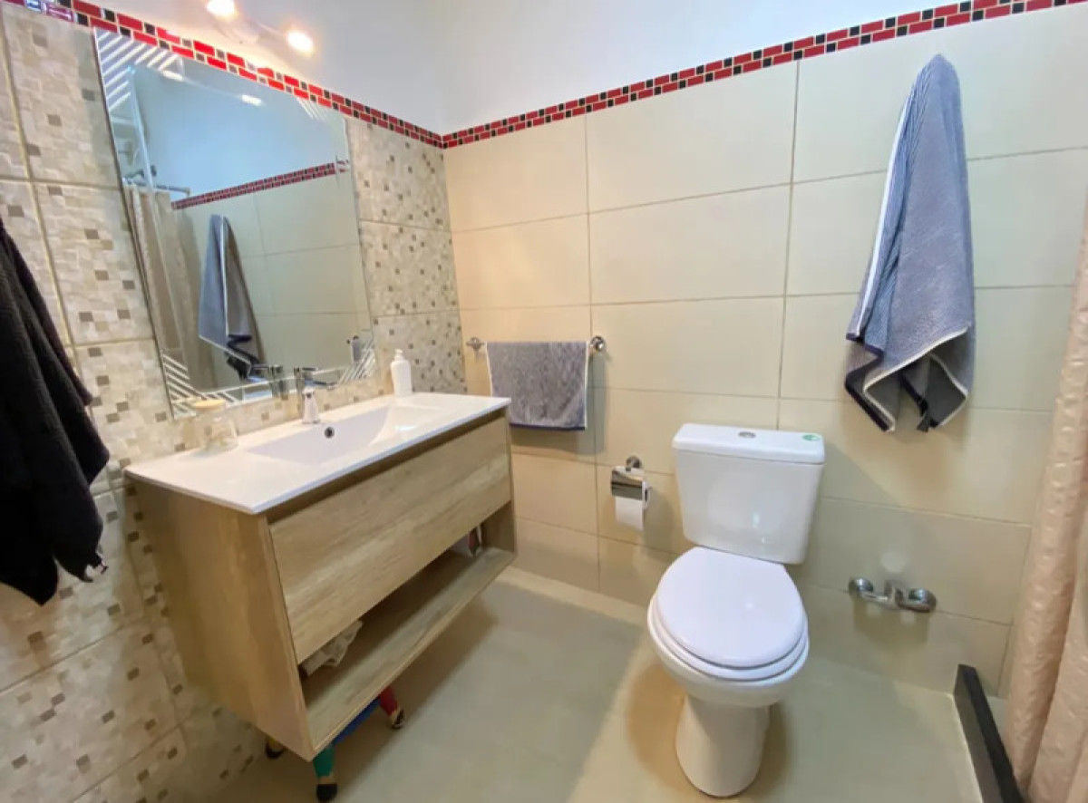 Casa ID.5692 - Venta Casa PH 2 Dormitorios Buceo con Patio y Cochera