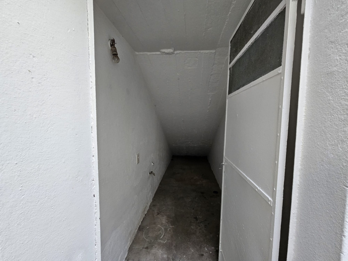 Casa ID.6202 - Venta con Renta Casa 2 Dormitorios Buceo con patio y cochera