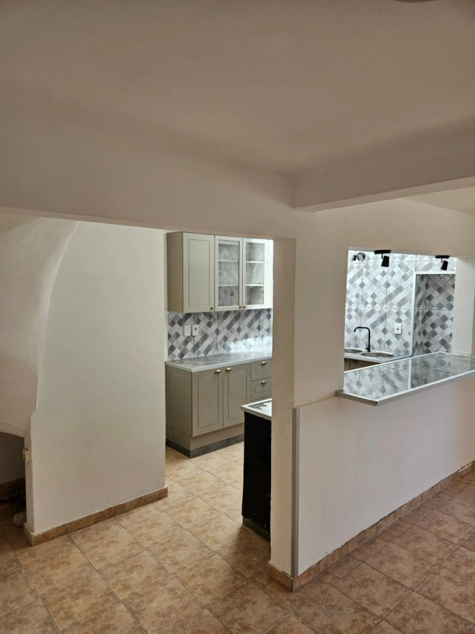 Casa ID.5631 - Alquiler Casa 2 Dormitorios Buceo con patio y cochera