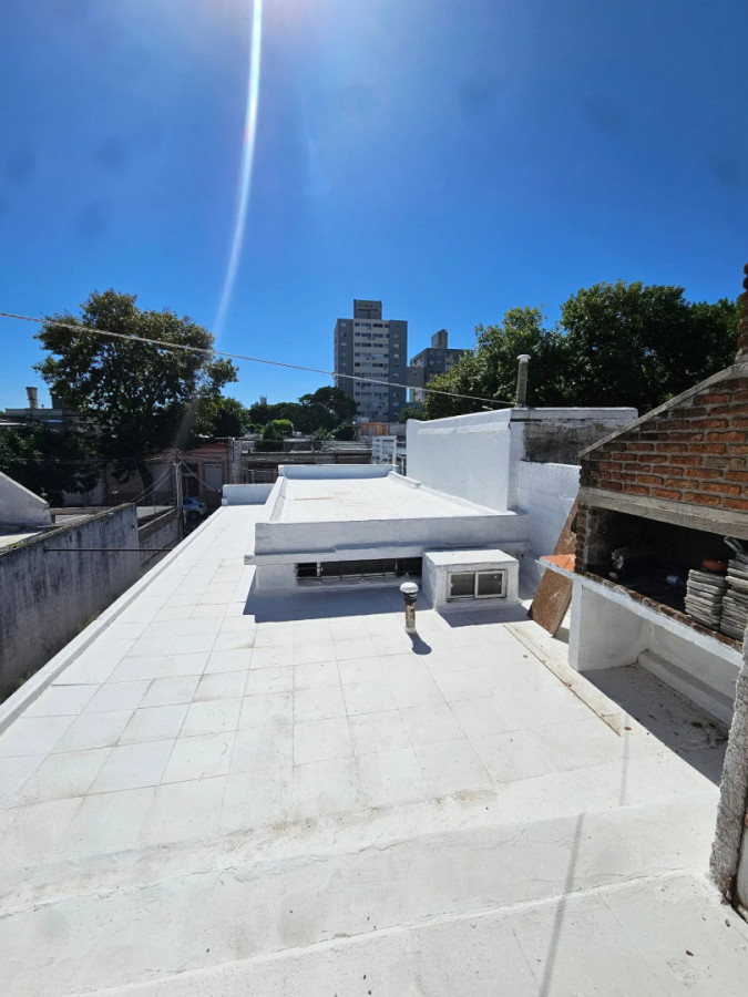 Casa ID.5631 - Alquiler Casa 2 Dormitorios Buceo con patio y cochera