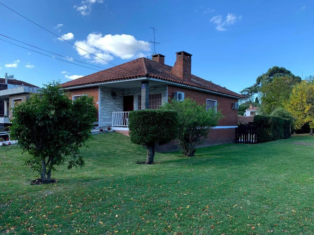 Casa ID.4428 - Venta Casa 3 Dormitorios Carrasco Garaje y Piscina