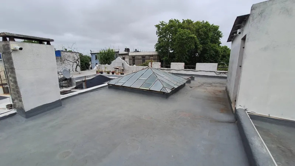 Casa ID.5676 - Venta Casa 3 Dormitorios La Comercial con patio y cochera