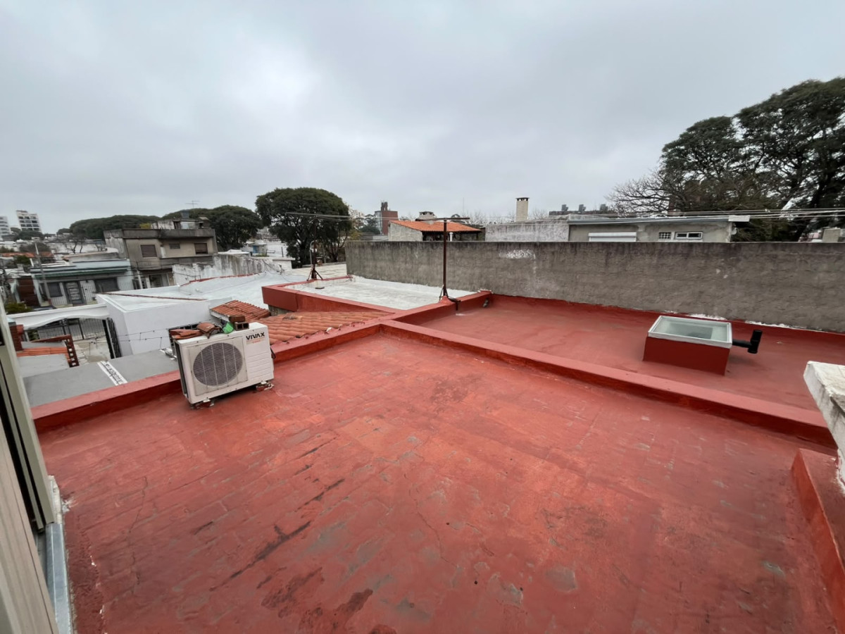 Casa ID.6657 - Venta Casa 4 Dormitorios La Blanqueada con patio y cochera