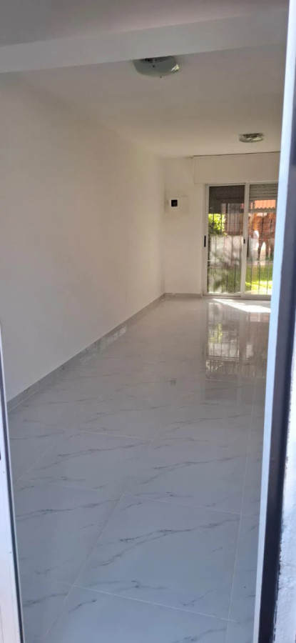 Casa ID.5637 - Alquiler Casa 2 Dormitorios Malvin con jardin y patio 