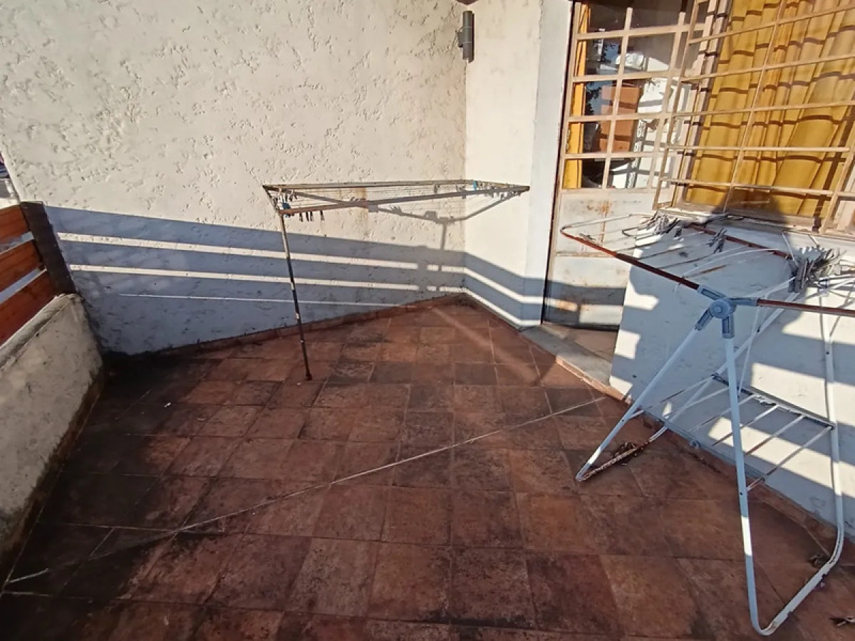 Casa ID.5763 - Venta Gran Casa Padron Unico 5 Dormitorios Cochera y Terraza