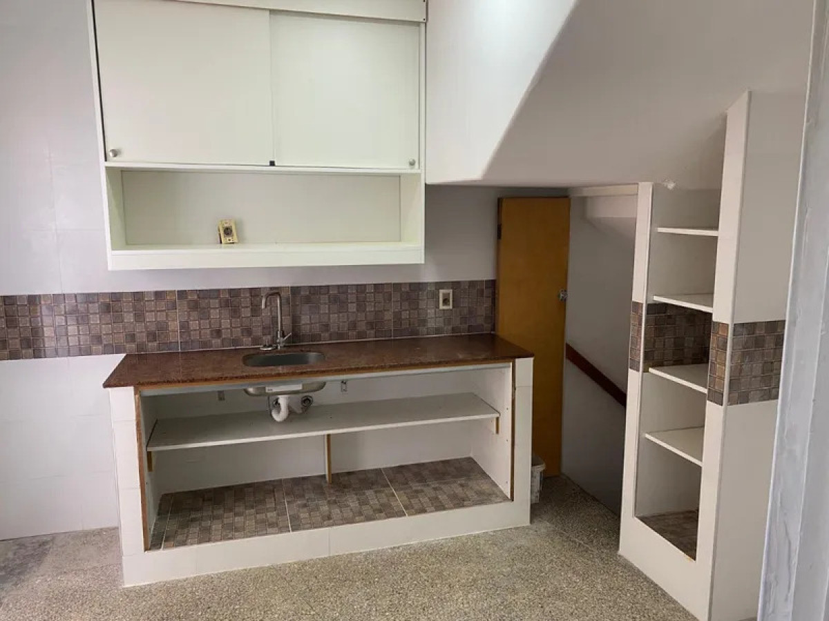 Casa ID.5934 - Alquiler Casa 2 Dormitorios Malvin con patio y cochera