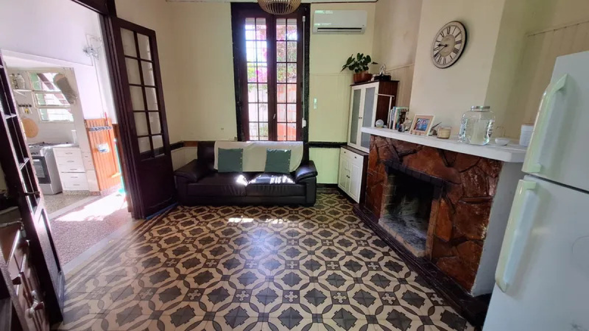 Casa ID.5676 - Venta Casa 3 Dormitorios La Comercial con patio y cochera