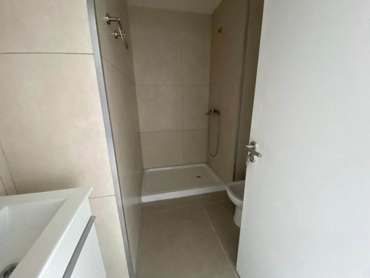 Casa ID.4739 - Venta Casa 3 Dormitorios Carrasco Norte con Patio y Cochera