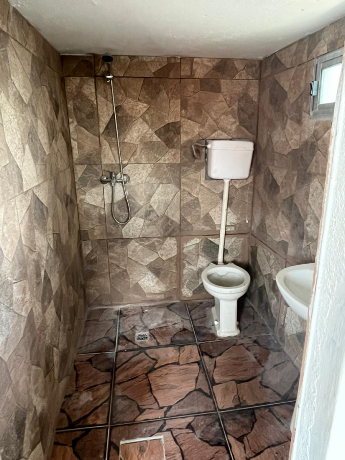 Casa ID.5172 - Alquiler o Venta Casa 1 Dormitorio Cerrito con Patio