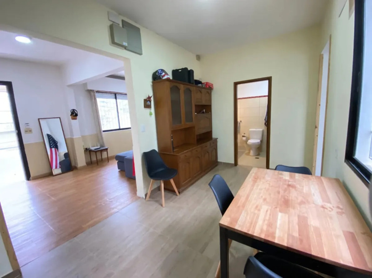 Casa ID.5692 - Venta Casa PH 2 Dormitorios Buceo con Patio y Cochera