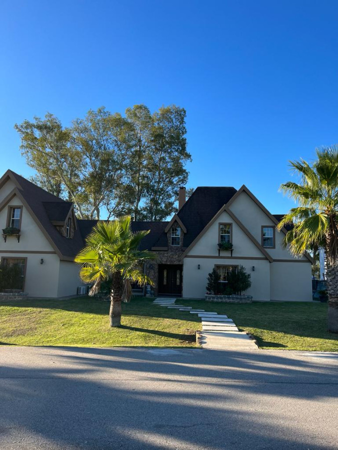 Casa ID.3150 - Venta Casa 8 Dormitorios Barrio Privado Cumbres de Carrasco