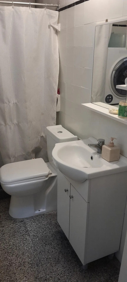 Casa ID.5639 - Venta Casa 2 Dormitorios La Comercial con terraza y garaje