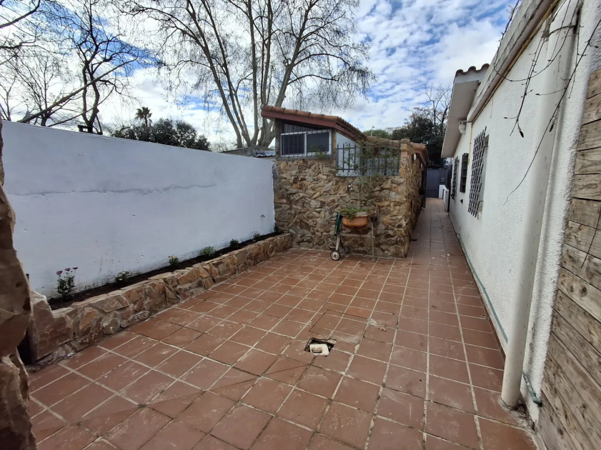 Casa ID.6877 - Alquiler Casa PH 2 Dormitorios Aires Puros Patio y Parrillero