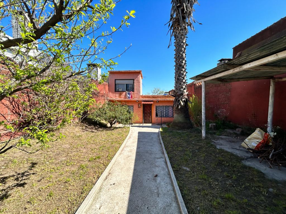 Casa ID.2404 - Casa con Terreno Venta 3 Dormitorios Patio Cochera La Teja