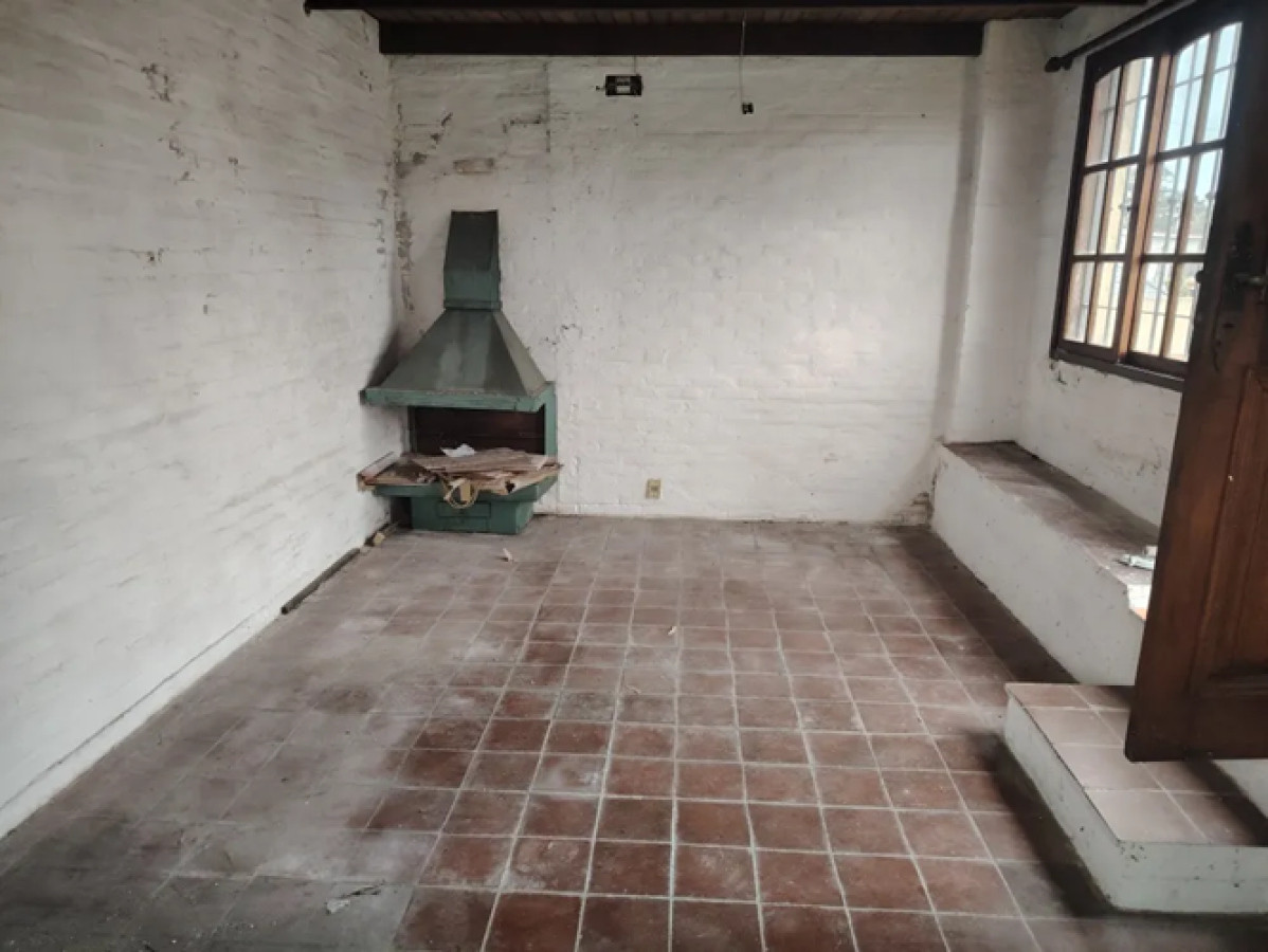 Casa ID.5027 - Venta y Alquiler Casa 3 o 4 Dormitorios Carrasco con Garaje y Patio