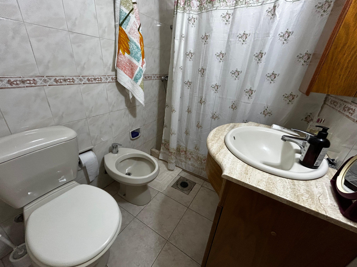 Casa ID.5336 - Venta Casa 3 Dormitorios Parque Batlle con patio y garaje