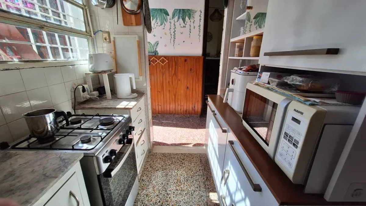 Casa ID.5676 - Venta Casa 3 Dormitorios La Comercial con patio y cochera