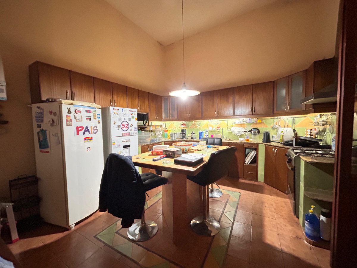 Casa ID.4939 - Venta Casa 4 Dormitorios Cordón con Barbacoa y Azotea