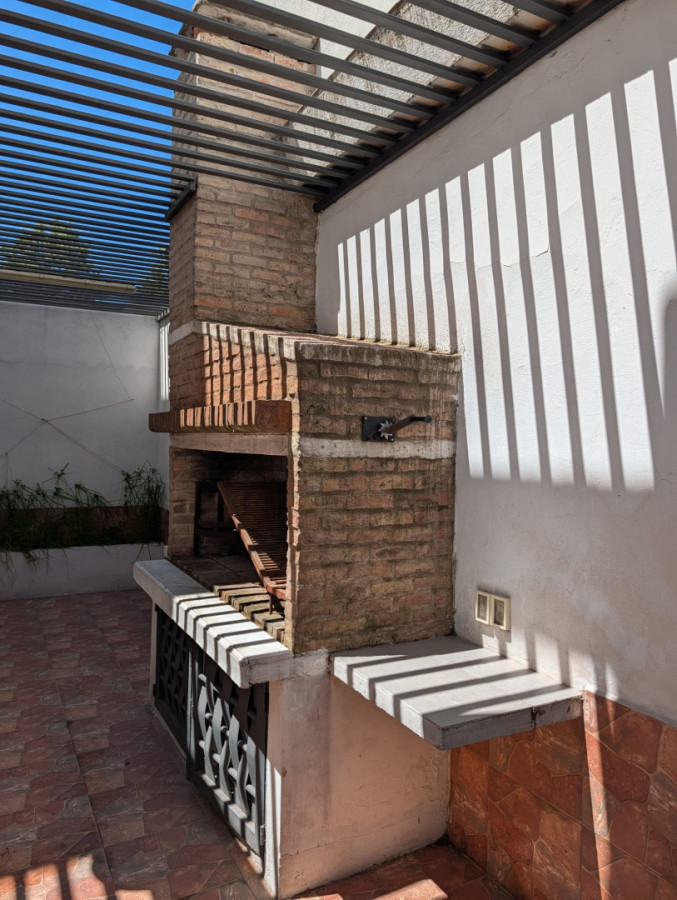 Casa ID.5946 - Alquiler o Venta Casa ideal Empresa La Blanqueada 160m2