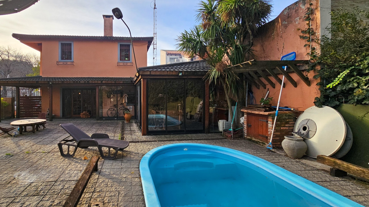 Casa ID.2599 - Venta Casa 4 Dormitorios Patio y Piscina Parque Batlle