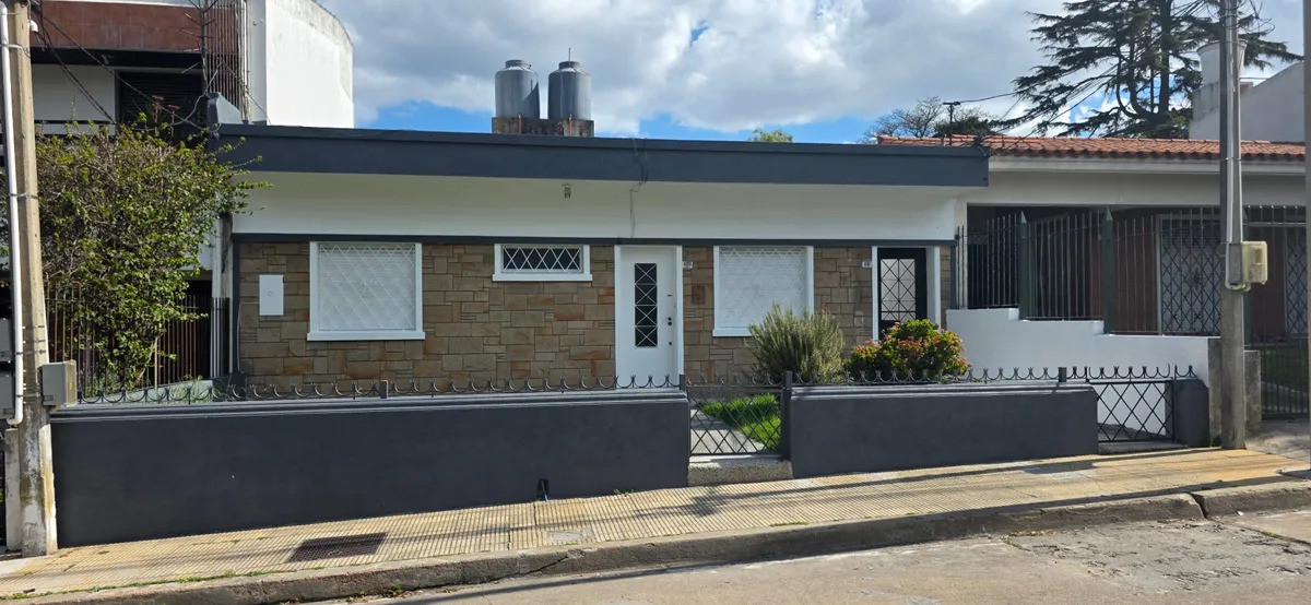 Casa ID.5375 - Alquiler Casa 2 Dormitorios Prado con jardin y patio