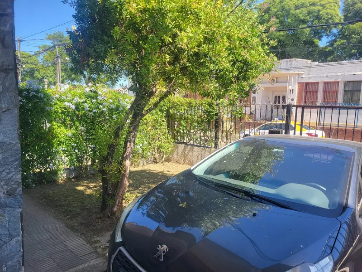 Casa ID.6117 - Venta Casa 4 Dormitorios Malvin con patio y garaje