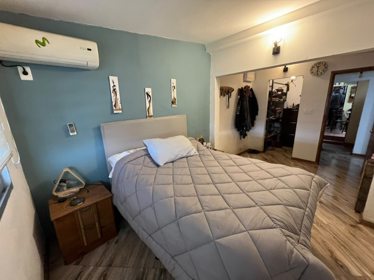 Casa ID.6657 - Venta Casa 4 Dormitorios La Blanqueada con patio y cochera