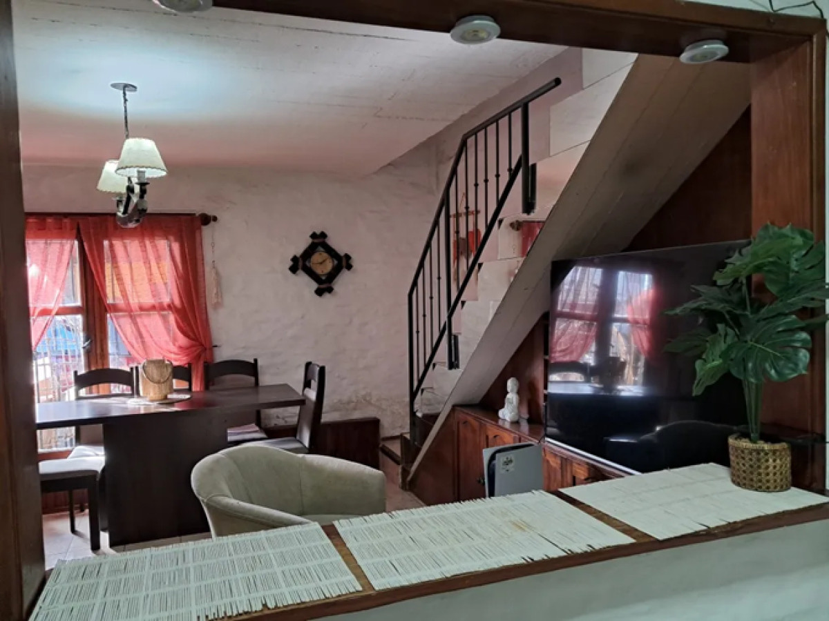 Casa ID.5041 - Venta Casa Duplex 2 Dormitorios Reducto con Barbacoa