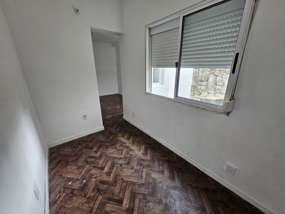 Casa ID.6202 - Venta con Renta Casa 2 Dormitorios Buceo con patio y cochera