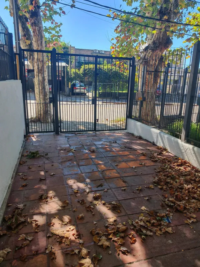 Casa ID.6202 - Venta y Alquiler Casa 2 Dormitorios Buceo con patio y cochera