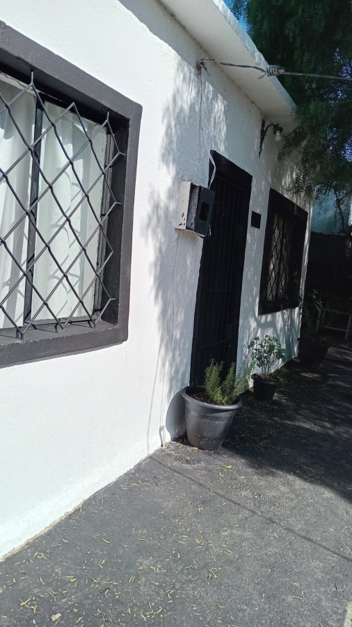 Casa ID.4809 - Venta Casa 2 Dormitorios Villa García con jardin y cochera