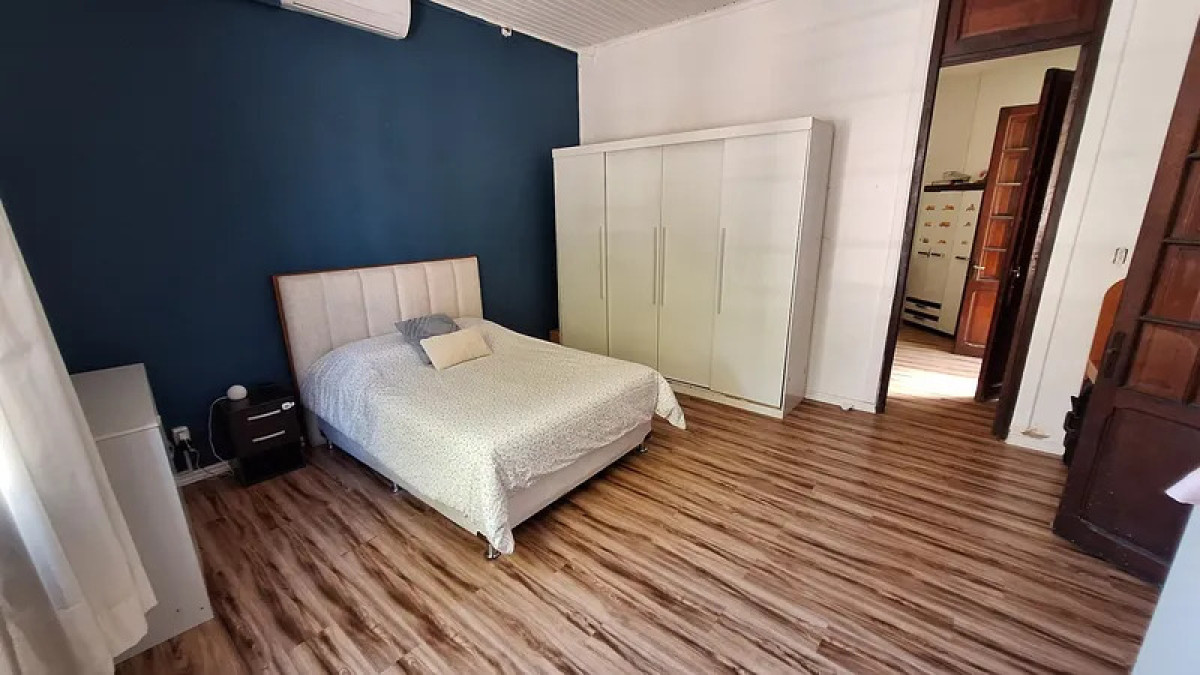 Casa ID.5676 - Venta Casa 3 Dormitorios La Comercial con patio y cochera