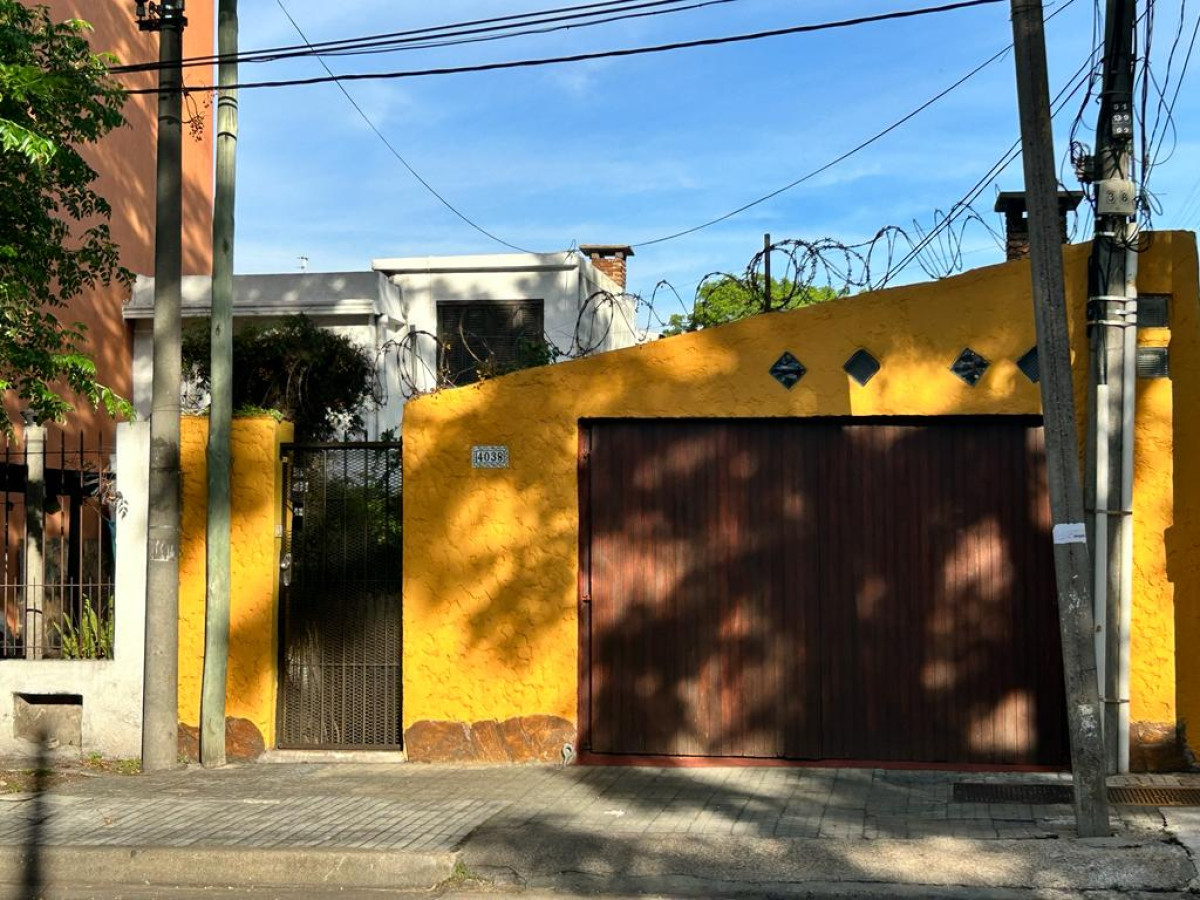 Casa ID.2740 - Venta Casa en ph 2 Dormitorios Buceo con Barbacoa y Garaje