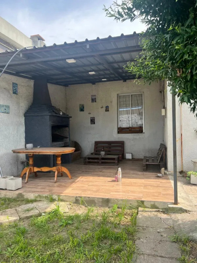 Casa ID.6068 - Alquiler Casa 2 Dormitorios La Teja con patio y cochera