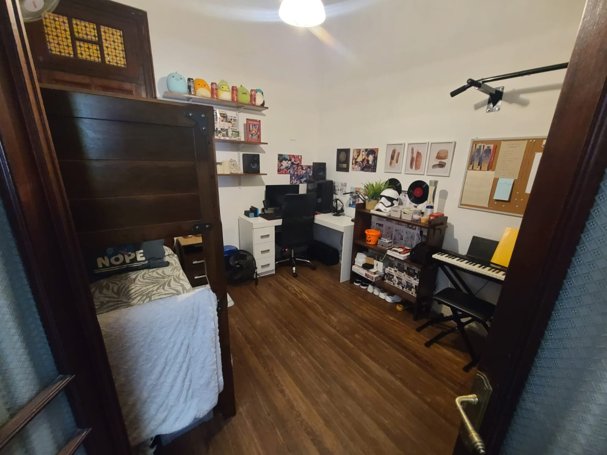 Casa ID.5004 - Venta Casa 5 Dormitorios La Blanqueada con Garaje y Patio