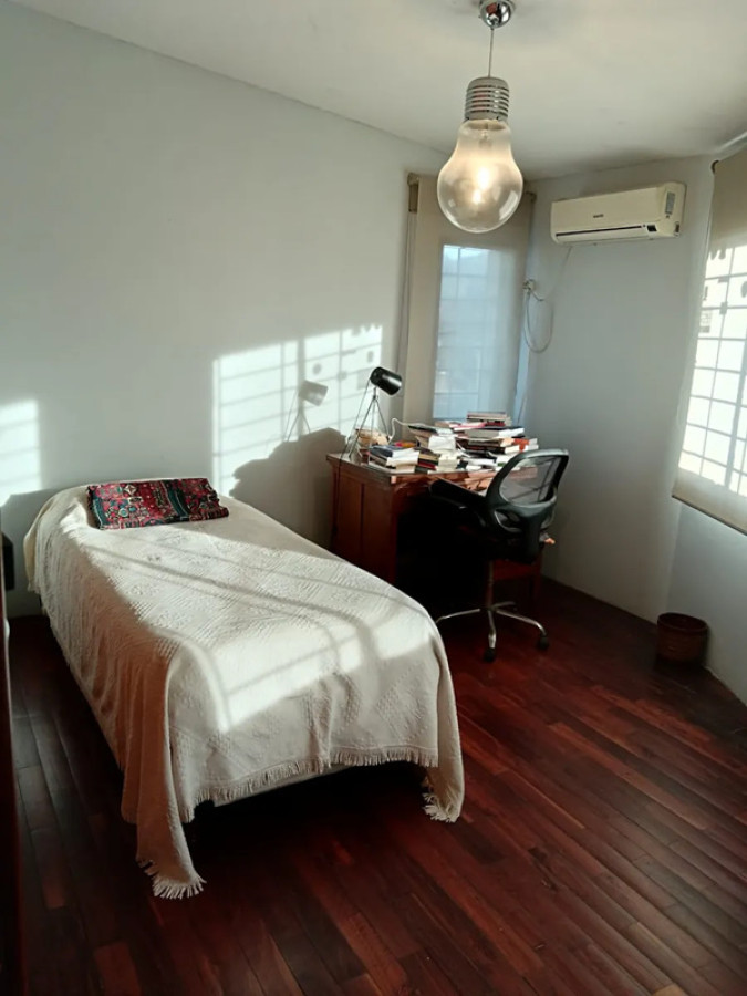 Casa ID.5763 - Venta Gran Casa Padron Unico 5 Dormitorios Cochera y Terraza