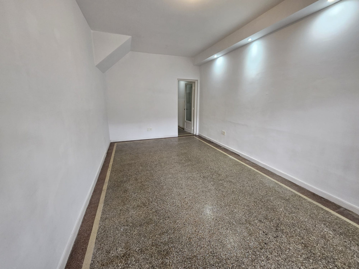 Casa ID.6202 - Venta con Renta Casa 2 Dormitorios Buceo con patio y cochera