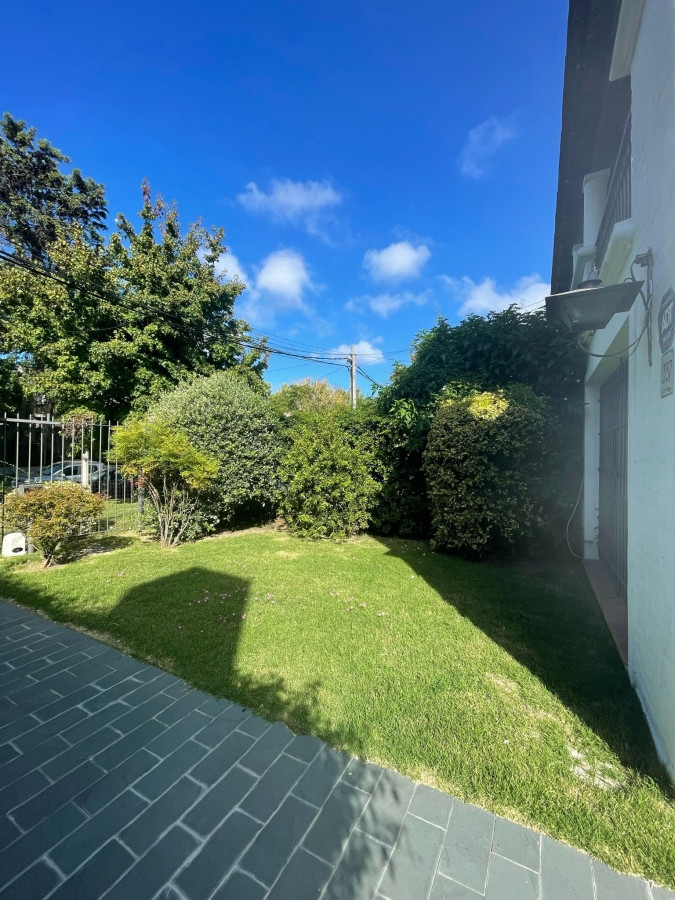 Casa ID.3180 - Venta Casa 3 Dormitorios Carrasco Norte Jardín Cochera 